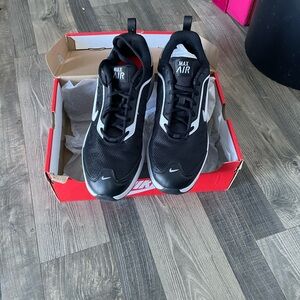 Nike Men's Black and White Max Air Sneakers